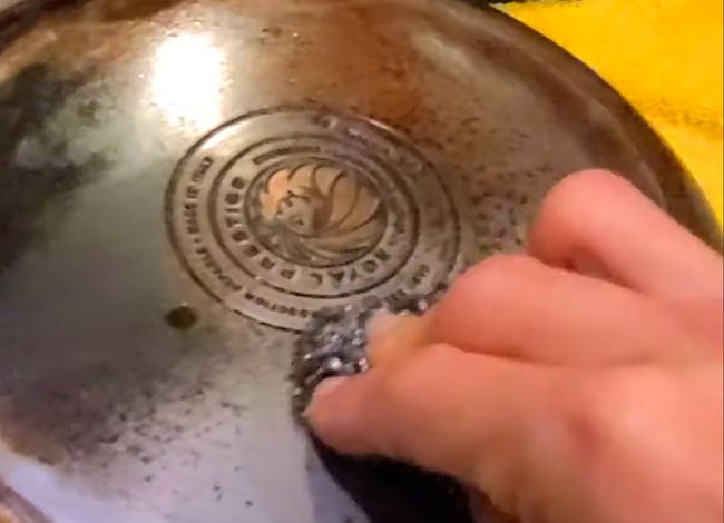 Cleaning the pan