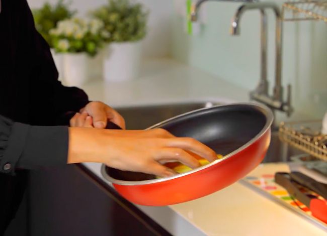 How to clean T-fal cookware