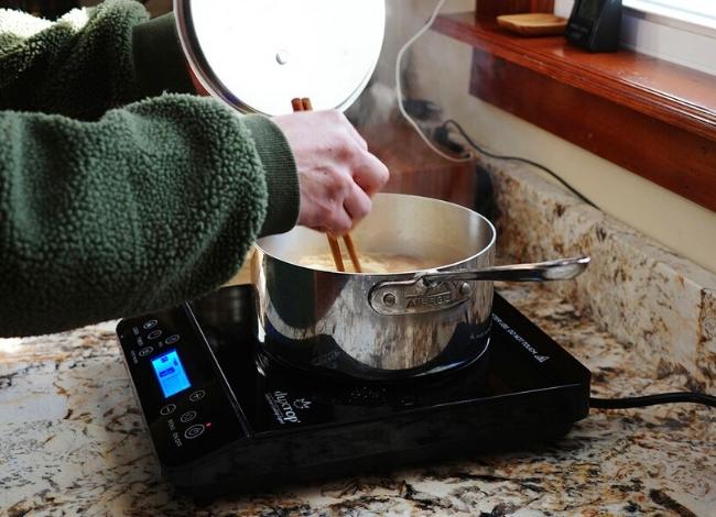 Cooking with Induction cooker 